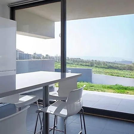 מלון In Portugal With Sea View Pool לוריניה